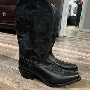 SHYANNE WOMEN'S GEMMA WESTERN BOOTS - SNIP TOE WOMEN’S SIZE 6.5B
Style: BBW113